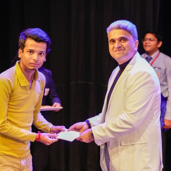 07dc9869e5a94ed1dcbdc5c953863aeb 600x600