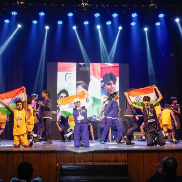 68205037e97fbeb93d35a92463483c7c 600x600