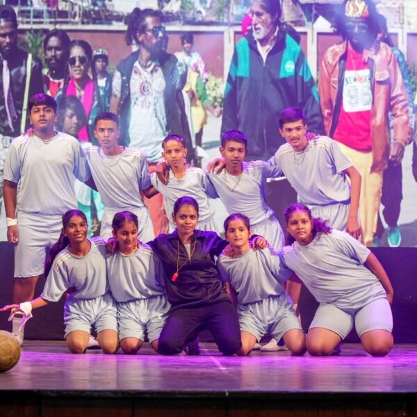 B0d29728c51c576aefe880c8bc9fe094 600x600